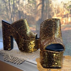 💫$ALE!Free People Gold “Dream” Sequin Platform Heels